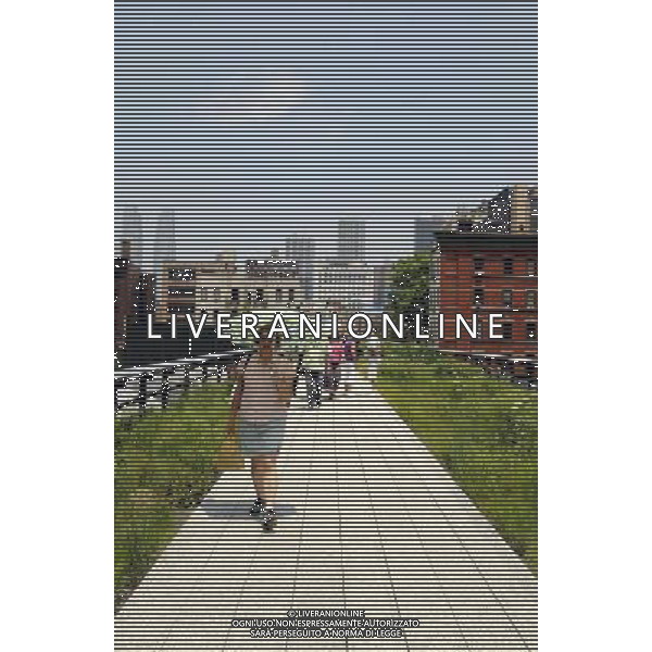 Views of the second section of The Highline that recently opened on June 10, 2011 in New York. NY. /PHOTOSHOT/AG ALDO LIVERANI SAS - ITALY ONLY - *** Local Caption *** .