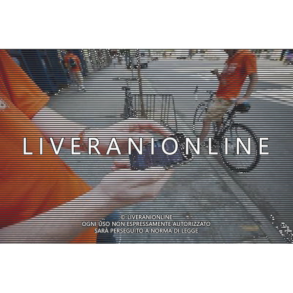 A worker for Living Social shows the company\'s smartphone \'app\' during a promotion of the coupon website\'s \'dollar lunch day\' on Wednesday, June 8, 2011 in Midtown Manhattan in New York. The couponer is offering short time frame deals for only one dollar in an effort to differentiate itself from competitors such as Groupon. With more and more coupon websites appearing, analysts feel that there will soon be a shakeout with only the major players surviving. The growth is similar to the dot-com boom years in the niche market of coupon sales. (å© Richard B. Levine) /PHOTOSHOT/AG ALDO LIVERANI SAS - ITALY ONLY - *** Local Caption *** .