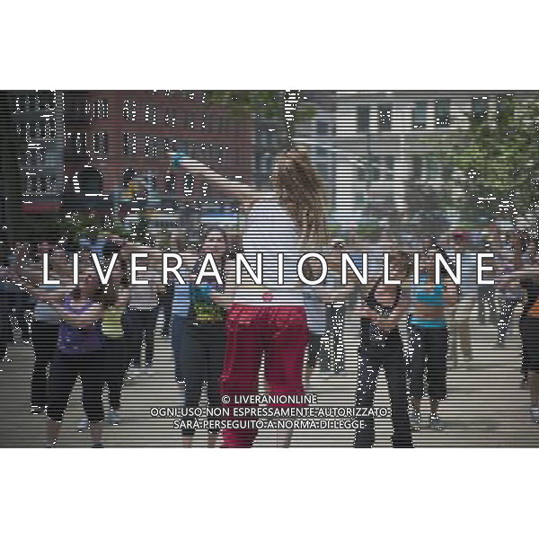 Exercisers participate in a Zumba class in Madison Square Park in New York on Monday, June 6, 2011 as part of the Parks \' Recreation Dept. BeFitNYC fitness activities. The city is offering a free or low cost programs to encourage physical activity and overall wellness in parks and recreation centers in the five boroughs and BeFitNYC on Facebook allows you to find, join and create group activities. (å© Richard B. Levine) /PHOTOSHOT/AG ALDO LIVERANI SAS - ITALY ONLY - *** Local Caption *** .