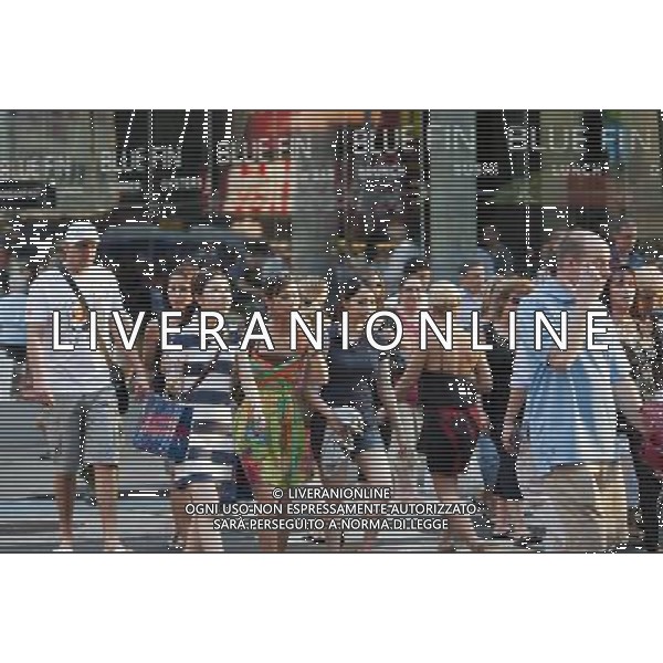 Crowds of pedestrians in New York cross an intersection in Times Square on Wednesday, June 8, 2011. (å© Richard B. Levine) /PHOTOSHOT/AG ALDO LIVERANI SAS - ITALY ONLY - *** Local Caption *** .