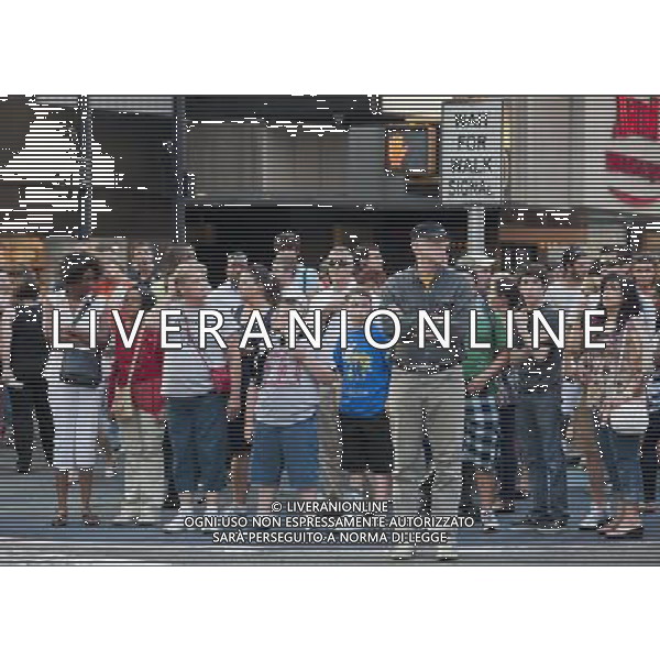Crowds of pedestrians in New York cross an intersection in Times Square on Wednesday, June 8, 2011. (å© Richard B. Levine) /PHOTOSHOT/AG ALDO LIVERANI SAS - ITALY ONLY - *** Local Caption *** .