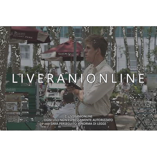 A reader uses his Amazon Kindle ereader in Bryant Park in New York on Thursday, June 9, 2011. (å© Richard B. Levine) /PHOTOSHOT/AG ALDO LIVERANI SAS - ITALY ONLY - *** Local Caption *** .