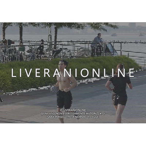 Runners exercise in in Hudson River Park in New York during the season\'s first heat wave on Wednesday, June 8, 2011. Temperatures in the city reached 93 degrees and Thursday is expected to break the record of 97. (å© Richard B. Levine) /PHOTOSHOT/AG ALDO LIVERANI SAS - ITALY ONLY - *** Local Caption *** .