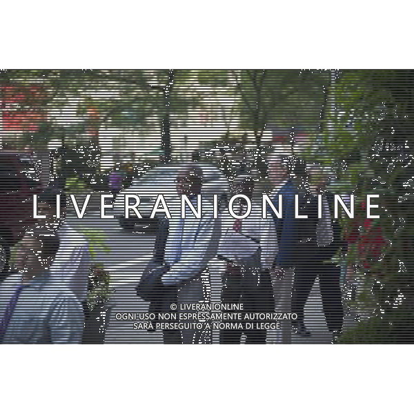 Job seekers line up for a job fair on the third day of a heat wave in midtown in New York on Thursday, June 9, 2011. The US Labor Department reports that weekly unemployment benefit applications have risen to 427,000 last week, seasonally adjusted. ( å© Frances M. Roberts) /PHOTOSHOT/AG ALDO LIVERANI SAS - ITALY ONLY - *** Local Caption *** .