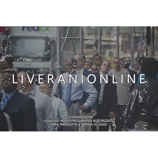 Job seekers line up for a job fair on the third day of a heat wave in midtown in New York on Thursday, June 9, 2011. The US Labor Department reports that weekly unemployment benefit applications have risen to 427,000 last week, seasonally adjusted. ( å© Frances M. Roberts) /PHOTOSHOT/AG ALDO LIVERANI SAS - ITALY ONLY - *** Local Caption *** .