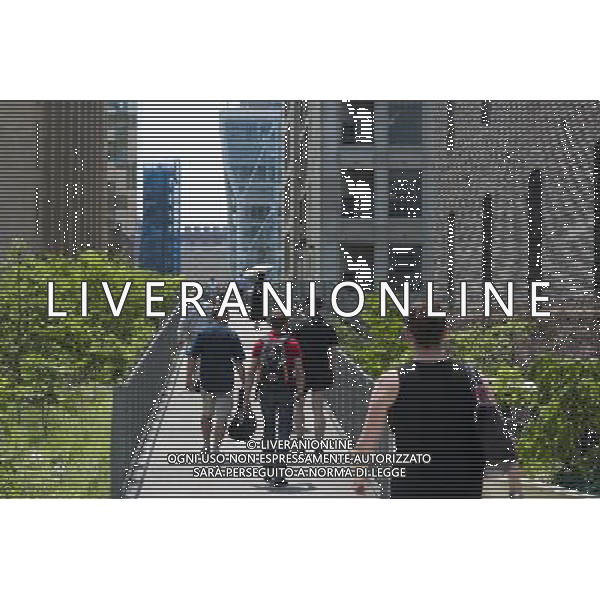 Visitors enter the Falcone Flyover area on opening day of the second phase, from West 20th Street to West 30th Street, of the High Line Park in Chelsea is seen on Tuesday, June 7, 2011. The new section includes a lawn for visitors to sit and sunbathe as well as the \'flyover\' walkway that raises you eight feet above the foliage. Since the first section opened millions of dollars in real estate has been developed along the park. (Œ© Richard B. Levine) /PHOTOSHOT/AG ALDO LIVERANI SAS - ITALY ONLY - *** Local Caption *** .