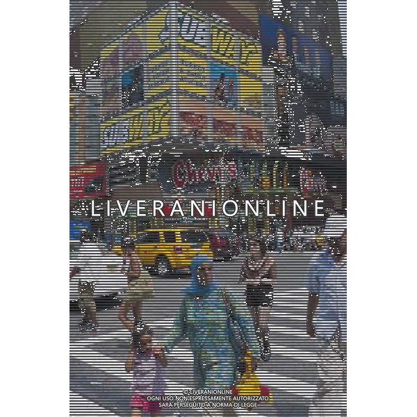 An advertisement for Subway sandwich shops in Times Square in Midtown Manhattan in New York on Thursday, June 9, 2011. Subway has surpassed McDonald\'s in the number of franchises worldwide, 33,749 to McDonald\'s 33,727. ( Œ© Richard B. Levine) /PHOTOSHOT/AG ALDO LIVERANI SAS - ITALY ONLY - *** Local Caption *** .