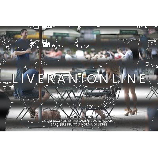 Computer users take advantage of existing free wireless internet access in Bryant Park in New York on Thursday, June 9, 2011. New York announced that in a public-private partnership with AT\'T the city will be providing free wi-fi at 20 parks across the city including multiple locations in Central Park, the Battery Bosque in Battery Park, Joyce Kilmer Park in the Bronx, Astoria Park in Queens and Clove Lake Park in Staten Island as well as several others. (å© Richard B. Levine) /PHOTOSHOT/AG ALDO LIVERANI SAS - ITALY ONLY - *** Local Caption *** .