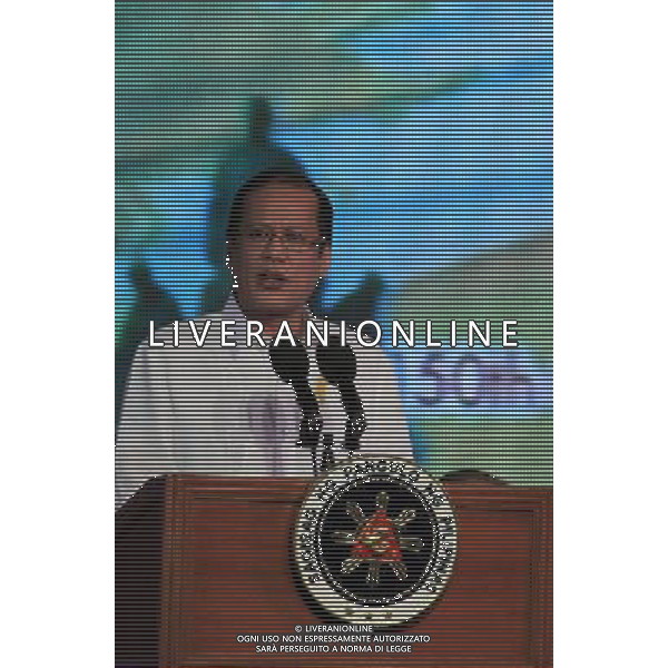 (110611) -- MANILA, June 11, 2011 () -- Philippine President Benigno Aquino III delivers a speech at the gathering marking the 36th anniversary of the establishment of diplomatic relations between the Philippines and China in Manila, the Philippines, June 11, 2011. The gathering was held here on Saturday by the Federation of Filipino Chinese Chambers of Commerce and Industry Incorporated (FFCCCII), which is considered to be the largest organization of Filipino-Chinese businessmen. (/Liu Peng) (wjd) Federation of Filipino Chinese Chambers of Commerce and Industry Incorporated (FFCCCII) , Meeting filippino - cinese delle Camere di Commercio AG. ALDO LIVERANI SAS - ITALY ONLY *** Local Caption *** .