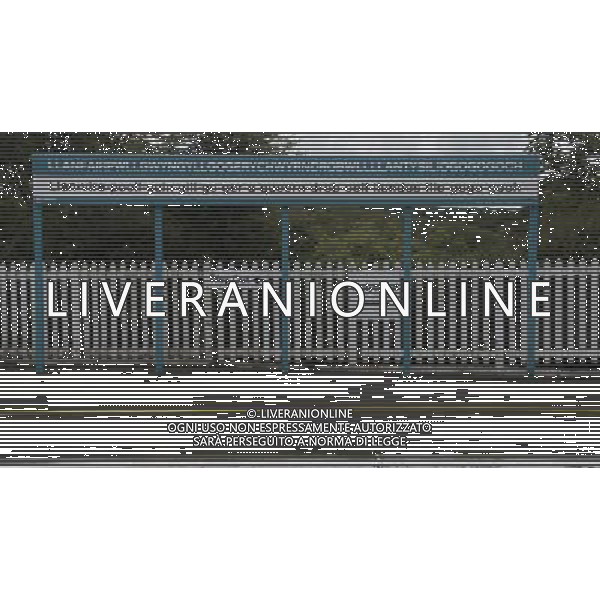 Llanfair PG Anglesey station sign Llanfairpwllgwyngyllgogerychwyrndrobwllllantysiliogogogoch  un grande villaggio e della comunitˆ dell\'isola di Anglesey nel Galles, situato sullo Stretto di Menai vicino al ponte Britannia e attraverso lo Stretto di Bangor. Il villaggio  noto per il suo nome, il nome pi lungo in Europa e uno dei nomi pi posto nel mondo .AG. ALDOLIVERANI SAS- ITALY ONLY *** Local Caption *** .