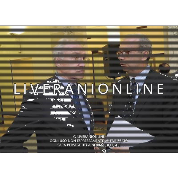 MILANO 16/6/2011 LARGO BELOTTI INCONTRO BANCA PROSSIMA CON INTESA SANPAOLO E CON LE FONDAZIONI CARIPARO, CARIPLO E LA COMPAGNIA DI SAN PAOLO NELLA FOTO GIOVANNI BAZOLI E PIERO GASTALDO FOTO ROMANO/AG ALDO LIVERANI