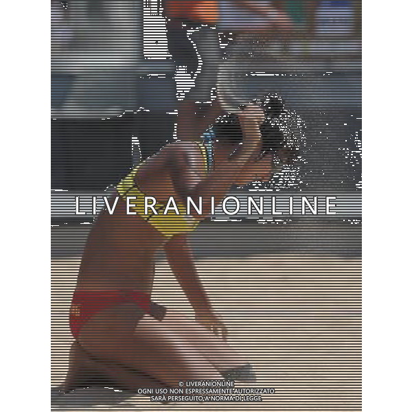 (110616) -- ROME, June 16, 2011 () -- Chinese player Huang Ying reacts after losing a point during the women\'s round 32 match between China\'s pair Huang Ying/Yue Yuan and Australia\'s pair Louise Bawden/Becchara Palmer at the 2011 FIVB Beach Volleyball World Championships in Rome, Italy, June 16, 2011. Huang Ying/Yue Yuan lost 1-2. (/Wang Qingqin) ©photoshot/Agenzia Aldo Liverani Sas - ITALY ONLY - Mondiali di Beach Volley FIVB di Roma, Italia 16 giugno 2011.