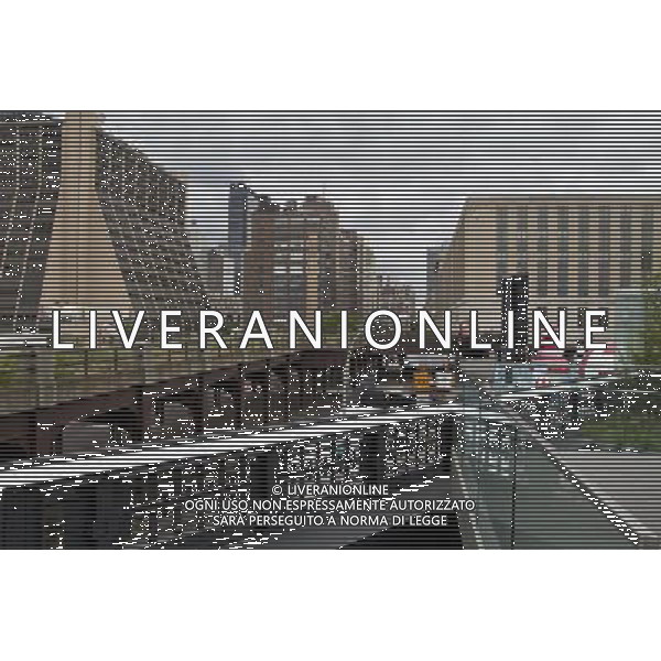 NEW YORK - Phase Two of The High Line opened on June 7, 2011. ©photoshot/Agenzia Aldo Liverani Sas - ITALY ONLY - Inaugurata la seconda sezione di High Line, il parco pubblico sopraelevato di New York City, il percorso pedonale a nove metri di altezza che duplica la sua lunghezza: 1,6 chilometri