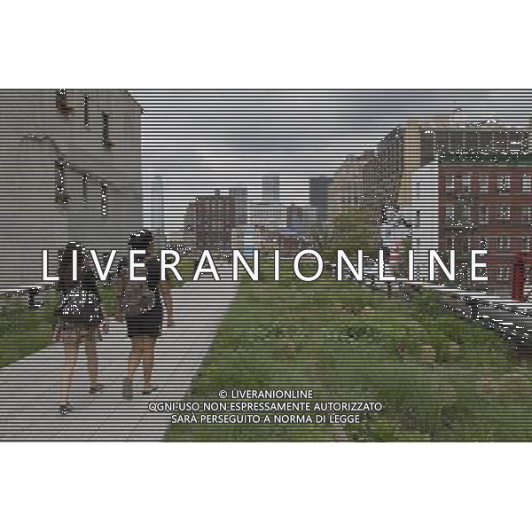 NEW YORK - Phase Two of The High Line opened on June 7, 2011. ©photoshot/Agenzia Aldo Liverani Sas - ITALY ONLY - Inaugurata la seconda sezione di High Line, il parco pubblico sopraelevato di New York City, il percorso pedonale a nove metri di altezza che duplica la sua lunghezza: 1,6 chilometri