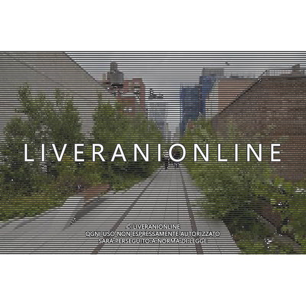 NEW YORK - Phase Two of The High Line opened on June 7, 2011. ©photoshot/Agenzia Aldo Liverani Sas - ITALY ONLY - Inaugurata la seconda sezione di High Line, il parco pubblico sopraelevato di New York City, il percorso pedonale a nove metri di altezza che duplica la sua lunghezza: 1,6 chilometri