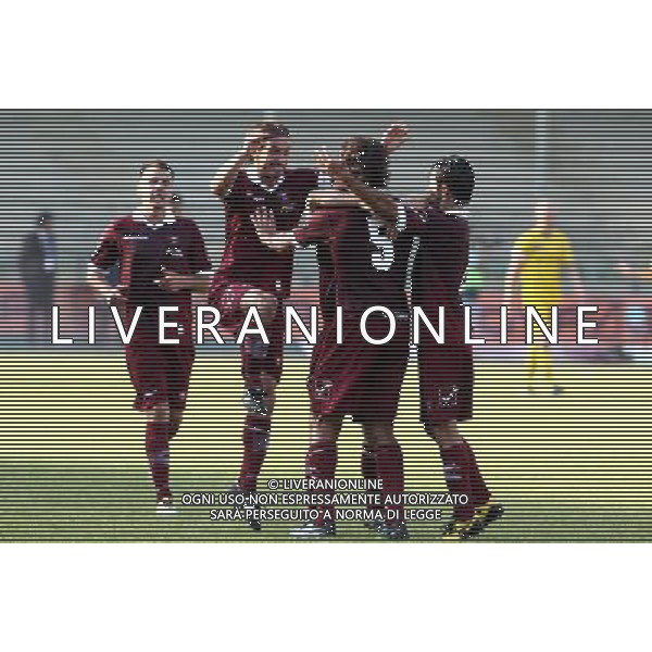 SALERNITANA - HELLAS VERONA CAMPIONATO LEGA PRO FINALE RITORNO PLAY OFF 19/06/2011 NELLA FOTO: ESULTANZA DOPO IL GOL SU RIGORE DI CARRUS ©MOSCA/AGENZIA ALDO LIVERANI SAS