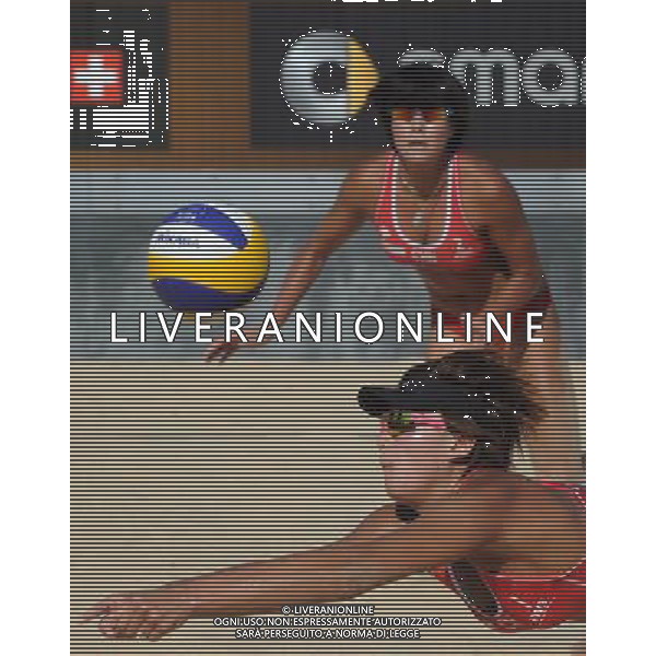 (110618) -- ROME, June 18, 2011 () -- Chinese player Xue Chen (front) dives for the ball during the women\'s quarterfinal between China\'s pair Xue Chen/Zhang Xi and Brazil\'s Maria Antonelli/Talita Da Rocha Antunes at the 2011 FIVB Beach Volleyball World Championships in Rome, Italy, June 17, 2011. Xue Chen/Zhang Xi won 2-1 to enter the semifinal. (/Wang Qingqin) AG ALDO LIVERANI S A S ONLY ITALY