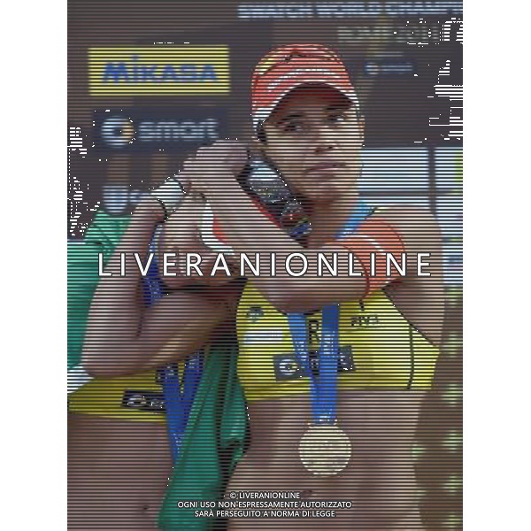 (110620) -- ROME, June 20, 2011 () -- Brazil\'s Larissa Franca (L) leans against Juliana Felisberta Da Silva to celebrate at the awarding ceremony after winning the women\'s final against United States\' Misty May-Treanor/Kerri Walsh at the 2011 FIVB Beach Volleyball World Championships in Rome, Italy, June 19, 2011. Larissa/Juliana won 2-1 to claim the world title. (/Wang Qingqin) AG ALDO LIVERANI S A S ONLY ITALY