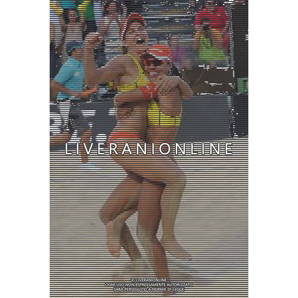 (110620) -- ROME, June 20, 2011 () -- Brazil\'s Larissa Franca(L)/Juliana Felisberta Da Silva celebrate after winning the women\'s final against United States\' Misty May-Treanor/Kerri Walsh at the 2011 FIVB Beach Volleyball World Championships in Rome, Italy, June 19, 2011. Larissa/Juliana won 2-1 to claim the world title. (/Wang Qingqin) AG ALDO LIVERANI S A S ONLY ITALY