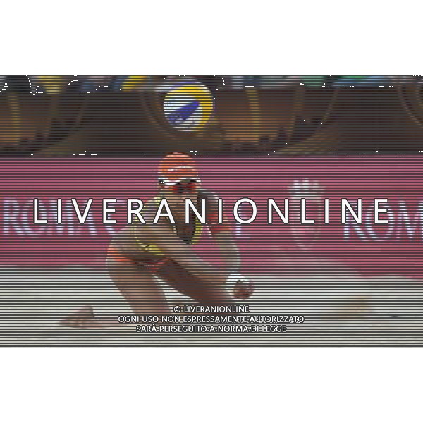 (110620) -- ROME, June 20, 2011 () -- Brazilian player Juliana receives the ball during the women\'s final between United States\' pair Misty May-Treanor/Kerri Walsh and Brazil\'s Larissa Franca/Juliana Felisberta Da Silva at the 2011 FIVB Beach Volleyball World Championships in Rome, Italy, June 19, 2011. Larissa/Juliana won 2-1 to claim the world title. (/Wang Qingqin) AG ALDO LIVERANI S A S ONLY ITALY