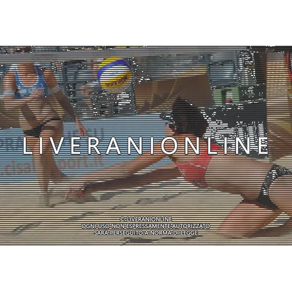 (110620) -- ROME, June 20, 2011 () -- Chinese player Zhang Xi (R) dives for the ball during the women\'s 3rd place final between China\'s pair Xue Chen/Zhang Xi and Czech Republic\'s Hana Klapalova/Lenka Hajeckova at the 2011 FIVB Beach Volleyball World Championships in Rome, Italy, June 19, 2011. Xue Chen/Zhang Xi won 2-0 to take the 3rd place. (/Wang Qingqin) AG ALDO LIVERANI S A S ONLY ITALY