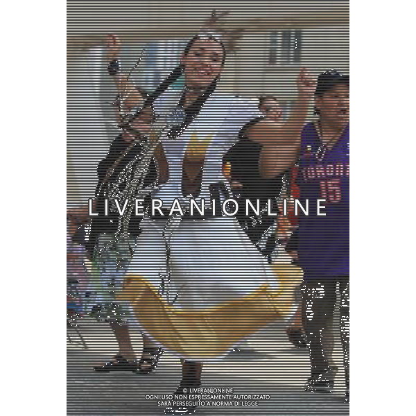(110621) -- TORONTO, June 21, 2011 () -- An Aboriginal performs during the event marking the National Aboriginal Day at the Yonge-Dundas Square in central Toronto, Canada, June 21, 2011. The National Aboriginal Day is annually held on June 21 in Canada to celebrate the unique heritage, diverse cultures, and outstanding achievements of the nation\'s Aboriginal peoples. (/Zou Zheng) (wjd) L\'annuale Giornata Nazionale aborigena per celebrare il patrimonio unico, la diverse culture, e le realizzazioni eccezionali dei popoli aborigeno del Canada . Ag. Aldo Liverani sas - ITALY ONLY *** Local Caption *** .