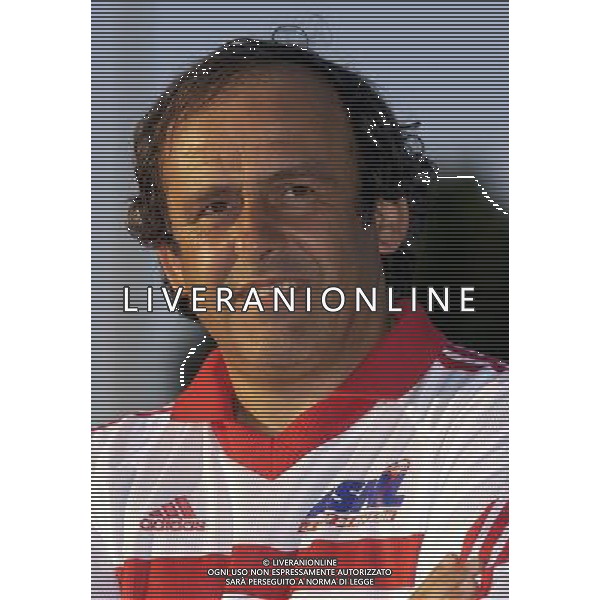 ©PHOTOPQR/L\'EST REPUBLICAIN/Alexandre MARCHI ; Tomblain 19 juillet 2003. ; 14e Jeux Mondiaux des transplantes a Nancy. Equipe de France 1978 contre Equipe de France des transplantes. Michel Platini avec le maillot de l\'ASNL qu il n a pas porte depuis 1978. AG ALDO LIVERANI S A S ONLY ITALY