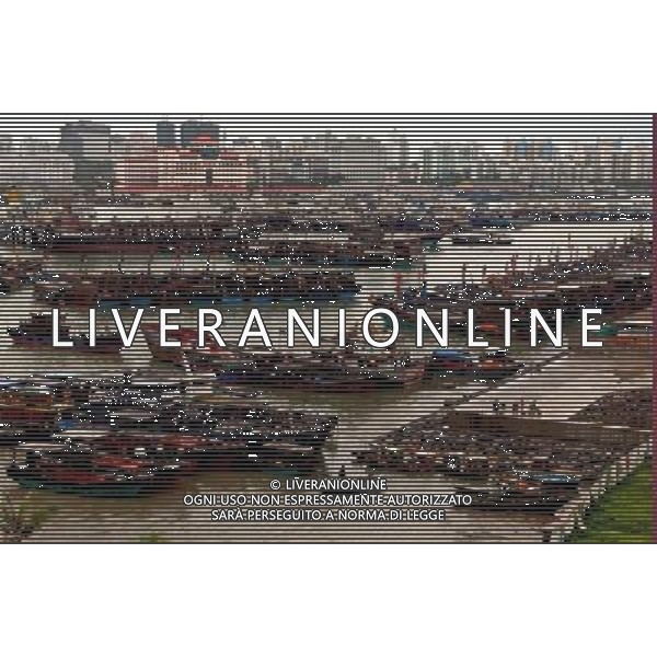 HAIKOU, June 22, 2011 Fishing vessels anchor at Xingang Port to take shelter from the approaching tropical storm in Haikou, capital of south China\'s Hainan Province, June 22, 2011. A new tropical storm, the fourth this year, formed early Tuesday morning and is expected to land in Guangdong from Wednesday night to Thursday morning. The National Meteorological Center has issued a typhoon alarm. (/Pan Qinghua) (mcg) Porto di Haikou , sospesi i servizi di navigazione attraverso lo stretto Qiongzhou per l\'imminente arrivo di una tempesta tropicale - AG. ALDO LIVERANI SAS - ITALY ONLY *** Local Caption *** .