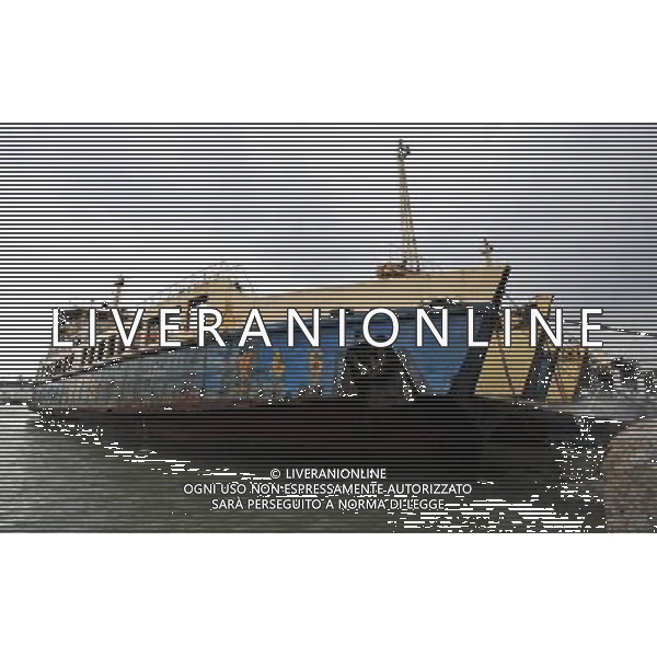 HAIKOU, June. 22, 2011 Ships anchor at a harbor in Haikou, south China\'s Hainan Province, June. 22, 2011. As the fourth tropical storm of this year approaches, local maritime affairs authorities on Wednesday suspended part of shipping services across the Qiongzhou Strait. (/Hou Jiansen)(mcg) Porto di Haikou , sospesi i servizi di navigazione attraverso lo stretto Qiongzhou per l\'imminente arrivo di una tempesta tropicale - AG. ALDO LIVERANI SAS - ITALY ONLY *** Local Caption *** .