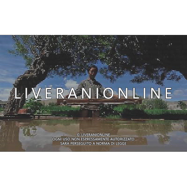 NYINMO, June 23, 2011 Gesang Dianzin makes Nyinmo paper in Nyinmo, southwest China\'s Tibet Autonomous Region, June 22, 2011. The time honored Nyinmo paper is one of the three types of Tibetan traditional handmade paper. The paper is made from a kind of grass root. The grass root is poisonous, so paper made from it will not corrode or be eaten by insects, and it can keep intact for long. Nyinmo paper is widely used in printing documents and sutra in Tibet. Thanks to its durability, many ancient books are well preserved. (/Tao Xiyi) (hdt)