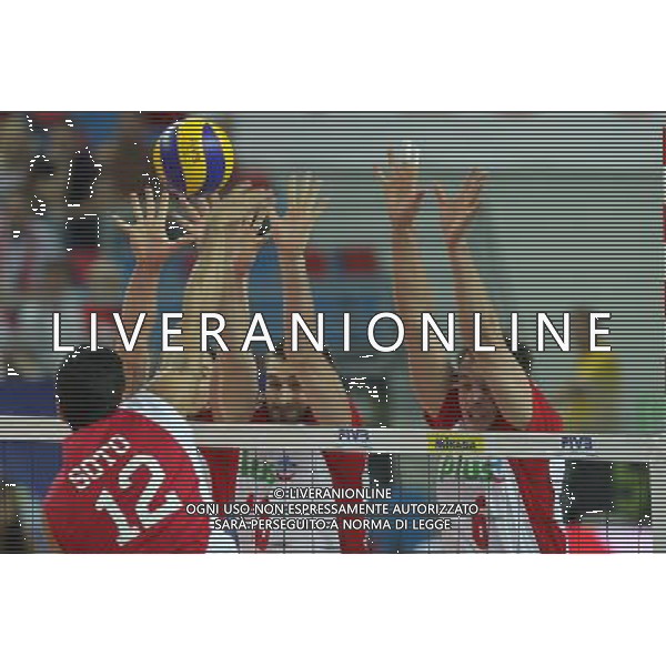 PLOCK 24.06.2011 ULICA PLAC CELEBRY PAPIESKIEJ HALA ORLEN ARENA LIGA SWIATOWA WORLD LEAGUE MECZ POLSKA - PORTORYKO NZ. SOTO HECTOR (L) MARCIN MOZDZOENK (C) BARTOSZ KUREK (P) ( POLAND SPORT VOLLEYBALL LEAGUE WORLD FIVB ) FOTO MATEUSZ TRZUSKOWSKI/CYFRASPORT/NEWSPIX.PL --- Newspix.pl *** Local Caption *** www.newspix.pl mail us: info@newspix.pl call us: 0048 022 23 22 222 --- Polish Picture Agency by Ringier Axel Springer Poland