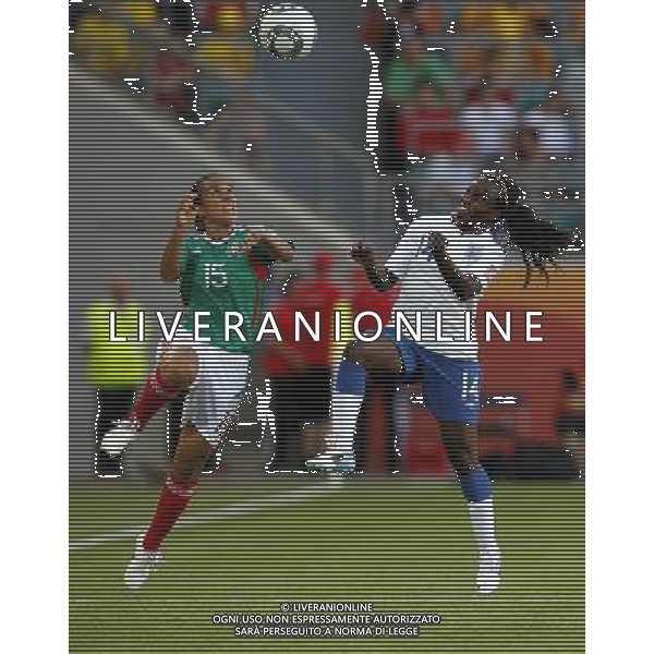 WOLFSBURG, June 27, 2011 Mexico\'s Luz del Rosario Saucedo (L) fights against England\'s Eniola Aluko during the first round Group B match at the FIFA Women\'s World Cup Germany 2011 at the Arena im Allerpark in Wolfsburg, north Germany, June 27, 2011. The match ended in a 1 1 draw. (/Ding Xu)(wjd)