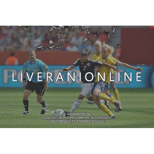 (110628) -- LEVERKUSEN, June 28, 2011 () -- Catalina Usme (C) of Colombia vies with Lisa Dahlkvist of Sweden during the first round Group C football match between Colombia and Sweden at the FIFA Women\'s World Cup Germany 2011 in Leverkusen, Germany, June 28, 2011. (/Wu Wei)