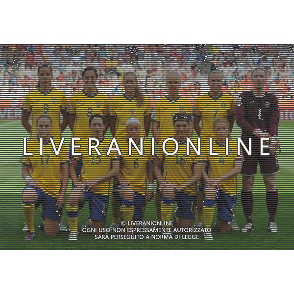 (110628) -- LEVERKUSEN, June 28, 2011 () -- Players of Sweden pose for photos before the first round Group C football match between Colombia and Sweden at the FIFA Women\'s World Cup Germany 2011 in Leverkusen, Germany, June 28, 2011. (/Ma Ning)