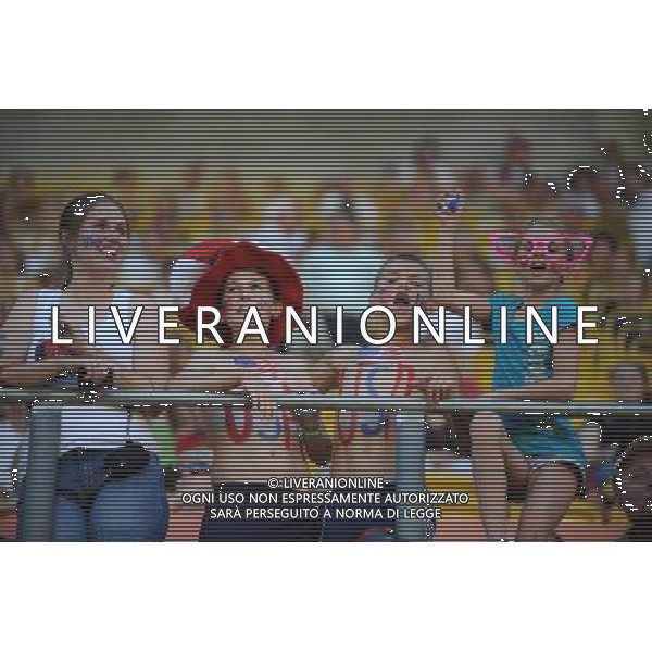 (110629) -- DRESDEN, June 29, 2011 () -- Fans of the U.S. react before the Group C first round match between the United States and the Democratic People\'s Republic of Korea (DPRK) at the 2011 FIFA Women\'s World Cup at the Rudolf-Harbig-Stadion in Dresden, Germany, June 28, 2011. (/Li Jundong)