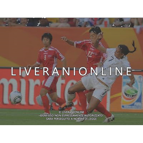 (110629) -- DRESDEN, June 29, 2011 () -- Jon Myong Hwa (C) of the Democratic People\'s Republic of Korea (DPRK) vies with Shannon Boxx (R) of the U.S. during their Group C first round match at the 2011 FIFA Women\'s World Cup at the Rudolf-Harbig-Stadion in Dresden, Germany, June 28, 2011. (/Li Jundong)
