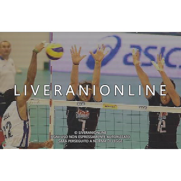 PARMA 29/06/2011 - ITALIA VS CUBA - VOLLEYBALL WORLD LEAGUE 2011 - NELLA FOTO: LASKO E BUTI A MURO - FOTO FRANCESCA SOLI / AGENZIA ALDO LIVERANI