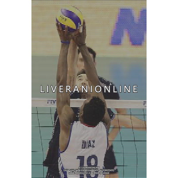 PARMA 29/06/2011 - ITALIA VS CUBA - VOLLEYBALL WORLD LEAGUE 2011 - NELLA FOTO: SAVANI E DIAZ - FOTO FRANCESCA SOLI / AGENZIA ALDO LIVERANI