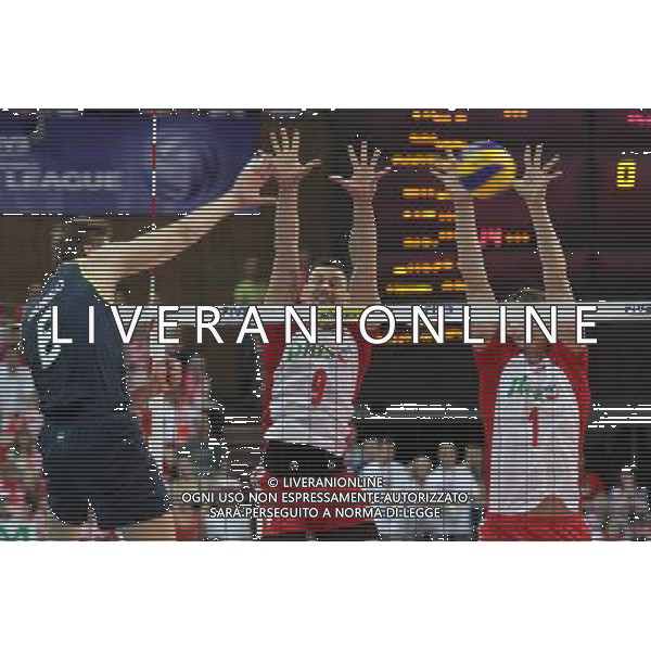 29.06.2011 KATOWICE - SPODEK (KATOWICE, SILESIA, POLAND -SPODEK ARENA), SIATKOWKA MEZCZYZN (VOLLEYBALL MEN\'S), (FIVB MEN\'S VOLLEYBALL), LIGA SWIATOWA 2011 (WORLD LEAGUE 2011) FAZA GRUPOWA (GROUP ROUND) MECZ POLSKA - BRAZYLIA )POLAND - BRASIL) NZ OD L:MURILO, ZBIGNIEW BARTMAN, PIOTR NOWAKOWSKI FOTO KATARZYNA PLEWCZYNSKA/CYFRASPORT/NEWSPIX.PL --- Newspix.pl *** Local Caption *** www.newspix.pl mail us: info@newspix.pl call us: 0048 022 23 22 222 --- Polish Picture Agency by Ringier Axel Springer Poland