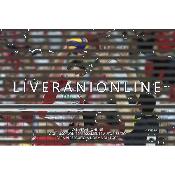 29.06.2011 KATOWICE - SPODEK (KATOWICE, SILESIA, POLAND -SPODEK ARENA), SIATKOWKA MEZCZYZN (VOLLEYBALL MEN\'S), (FIVB MEN\'S VOLLEYBALL), LIGA SWIATOWA 2011 (WORLD LEAGUE 2011) FAZA GRUPOWA (GROUP ROUND) MECZ POLSKA - BRAZYLIA )POLAND - BRASIL) NZ PIOTR NOWAKOWSKI (L) THEO (P) FOTO KATARZYNA PLEWCZYNSKA/CYFRASPORT/NEWSPIX.PL --- Newspix.pl *** Local Caption *** www.newspix.pl mail us: info@newspix.pl call us: 0048 022 23 22 222 --- Polish Picture Agency by Ringier Axel Springer Poland