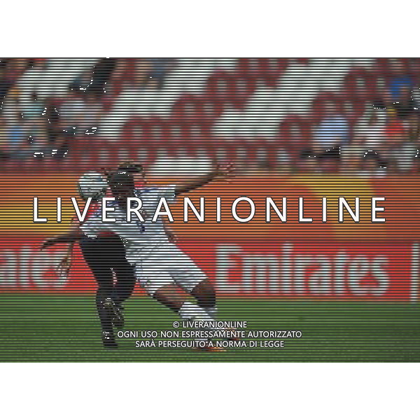 (110629) -- AUGSBURG, Jun. 29, 2011 () -- Ana Cristina (front) of Equatorial Guinea vies with Madeleine Giske of Norway during their Group D match at the 2011 FIFA Women\'s World Cup in Augsburg, Germany, June 29, 2011. (/Li Jundong)