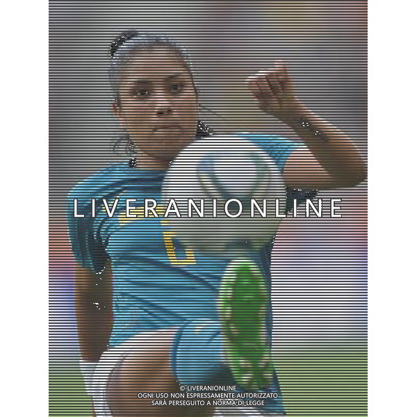 (110630) -- MONCHEGLADBACH, June 30, 2011 () -- Brazilian player Maurine controls the ball during the first round Group D match between Brazil and Australia at the FIFA Women\'s World Cup Germany 2011 in Monchengladbach, Germany, June 29, 2011.Brazil won with 1-0. (/Wu Wei)