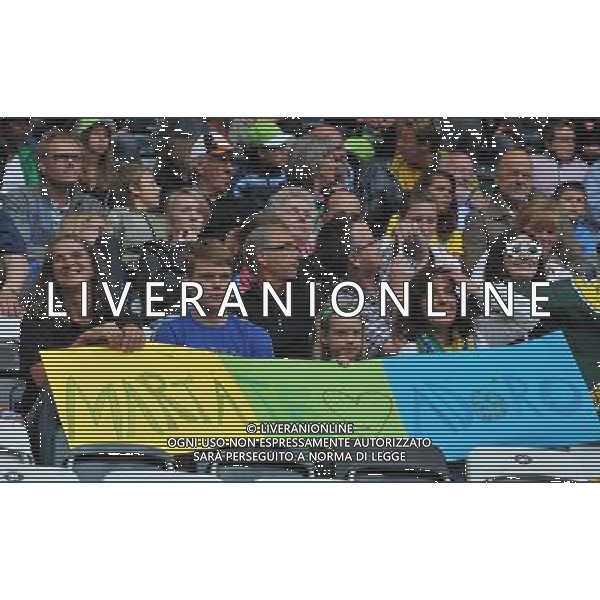 (110630) -- MONCHEGLADBACH, June 30, 2011 () -- Fans of Brazilian team hold a board to support Marta during the first round Group D match between Brazil and Australia at the FIFA Women\'s World Cup Germany 2011 in Monchengladbach, Germany, June 29, 2011. Brazil won with 1-0. (/Wu Wei)