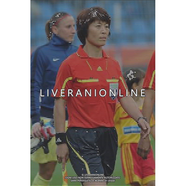 (110630) -- BOCHUM, June 30, 2011 () -- Chinese assistant referee Zhang Lingling is seen during the second round Group A match between Canada and France at the FIFA Women\'s World Cup Germany 2011 in Bochum, Germany, June 30, 2011. France won the match 4-0. (/Ma Ning) (zw)