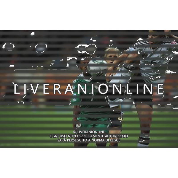 (110630) -- FRANKFURT, June 30, 2011 () -- Germany\'s player Annike Krahn (R) vies with Nigeria\'s Stella Mbachu during the second round Group A match between Germany and Nigeria at the FIFA Women\'s World Cup Germany 2011 in Frankfurt, Germany, June 30, 2011. Germany won the match 1-0. (/Li Jundong) (zw)
