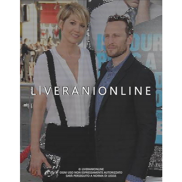 Jenna Elfman and husband Bodhi Elfman \'Horrible Bosses\' World Premiere at the Grauman\'s Chinese Theatre June 30, 2011 - Hollywood, California