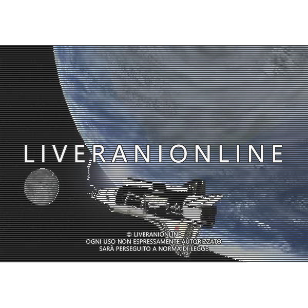 PIANETI NELLA FOTO IL PIANETA TERRA E UNO SHUTTLE AGENZIA ALDO LIVERANI IFC
