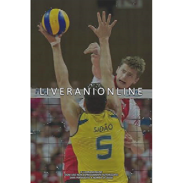 30.06.2011 - Katowice , Spodek , Siatkowka mezczyzn (Volleyball men\'s) , Liga Swiatowa 2011 grupa A , FIVB World League 2011 group A , Polska (czerwone) - Brazylia (zolte) N/Z Sidao , Piotr Nowakowski Fot. Mariusz Palczynski / Edytor.net / NEWSPIX.PL --- Newspix.pl *** Local Caption *** www.newspix.pl mail us: info@newspix.pl call us: 0048 022 23 22 222 --- Polish Picture Agency by Ringier Axel Springer Poland