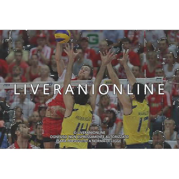 30.06.2011 KATOWICE - SPODEK (KATOWICE, SILESIA, POLAND -SPODEK ARENA), SIATKOWKA MEZCZYZN (VOLLEYBALL MEN\'S), (FIVB MEN\'S VOLLEYBALL), LIGA SWIATOWA 2011 (WORLD LEAGUE 2011) FAZA GRUPOWA (GROUP ROUND) MECZ POLSKA - BRAZYLIA (POLAND - BRASIL) NZ MICHAL KUBIAK (L) SANTANA RODRIGO (C) MARLON (P) FOT. KATARZYNA PLEWCZYNSKA/NEWSPIX.PL --- Newspix.pl *** Local Caption *** www.newspix.pl mail us: info@newspix.pl call us: 0048 022 23 22 222 --- Polish Picture Agency by Ringier Axel Springer Poland
