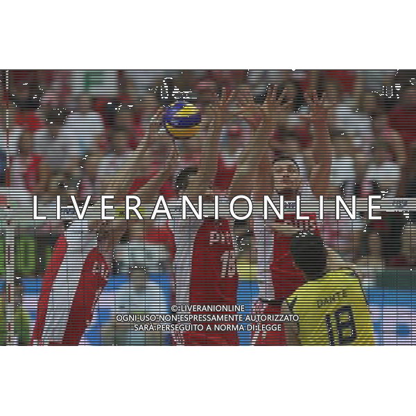 30.06.2011 KATOWICE - SPODEK (KATOWICE, SILESIA, POLAND -SPODEK ARENA), SIATKOWKA MEZCZYZN (VOLLEYBALL MEN\'S), (FIVB MEN\'S VOLLEYBALL), LIGA SWIATOWA 2011 (WORLD LEAGUE 2011) FAZA GRUPOWA (GROUP ROUND) MECZ POLSKA - BRAZYLIA (POLAND - BRASIL) NZ MARCIN MOZDZONEK (2L) ZBIGNIEW BARTMAN (p0 DANTE (P) FOT. KATARZYNA PLEWCZYNSKA/NEWSPIX.PL --- Newspix.pl *** Local Caption *** www.newspix.pl mail us: info@newspix.pl call us: 0048 022 23 22 222 --- Polish Picture Agency by Ringier Axel Springer Poland